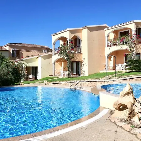 شقة فندقية Giardini Di Badus 4*