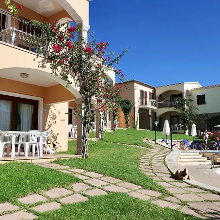 Con Piscina A Badesi, Con Wifi E A.c 3* 巴德希