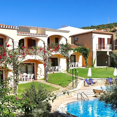 Con Piscina A Badesi, Con Wifi E A.c Aparthotel Badesi