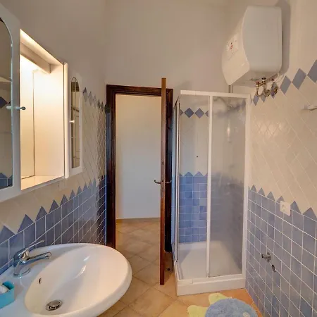 Con Piscina A Badesi, Con Wifi E A.c 巴德希