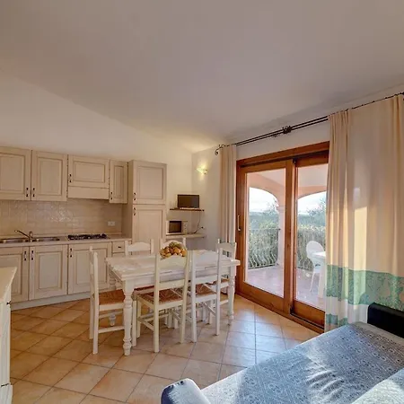 Aparthotel Con Piscina A Badesi, Con Wifi E A.c