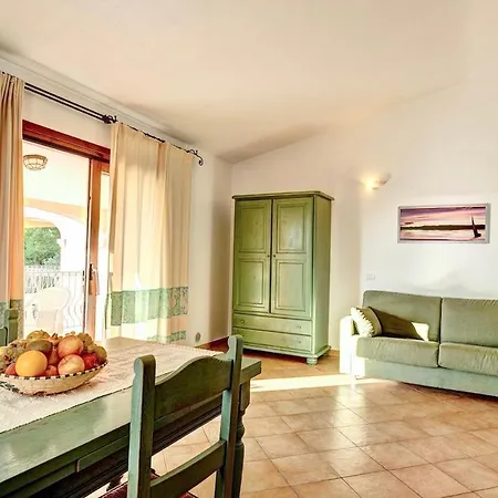 Aparthotel Con Piscina A Badesi, Con Wifi E A.c