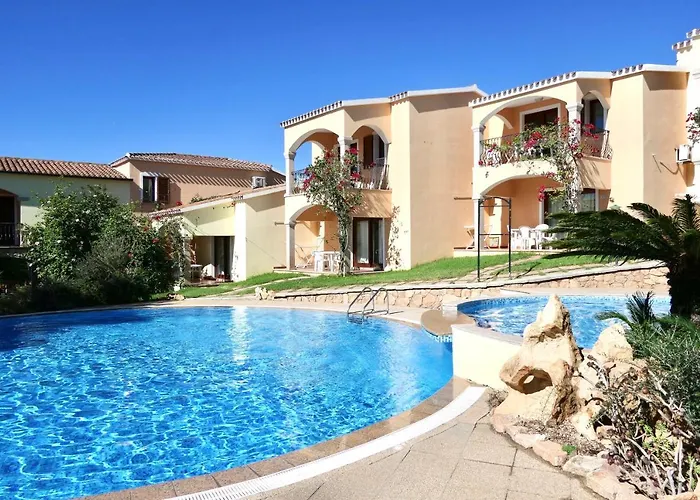 アパートホテル Con Piscina A Badesi, Con Wifi E A.c 3*