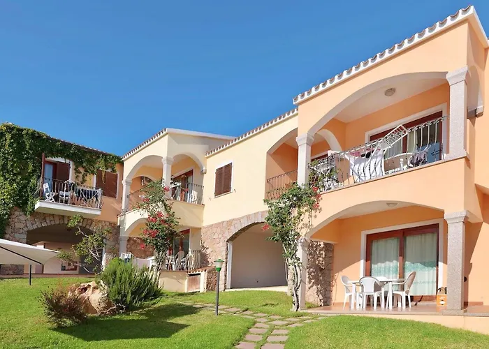 Con Piscina A Badesi, Con Wifi E A.c アパートホテル バデージ