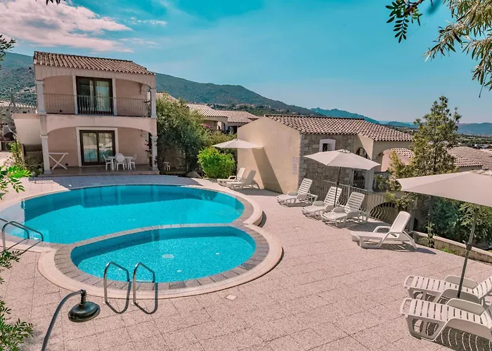 アパートホテル Con Piscina A Badesi, Con Wifi E A.c バデージ