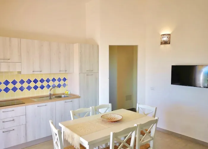 Con Piscina A Badesi, Con Wifi E A.c アパートホテル